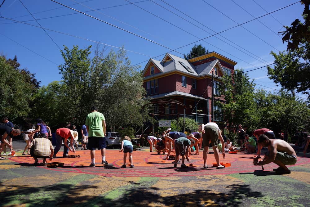 シティ・リペアが初期に手掛けた交差点ペインティング「Sunny Side Piazza」。毎年、塗り直しイベントを開催。